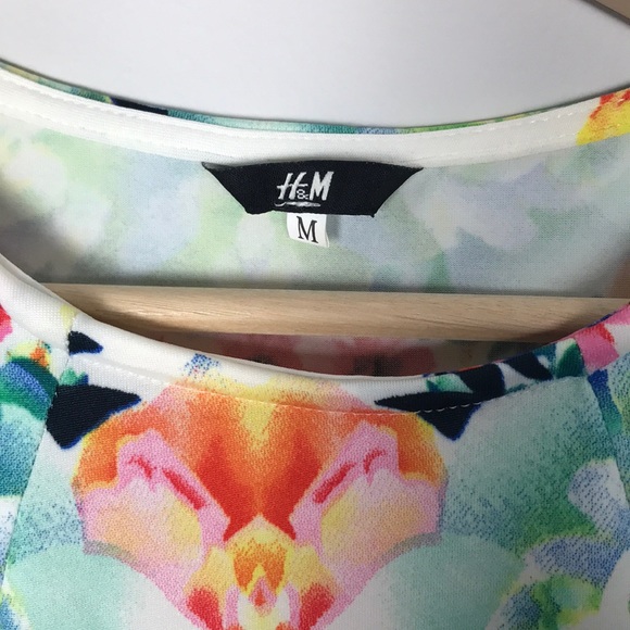 H&M Floral Bodycon Dress in Size Medium - Picture 3 of 4